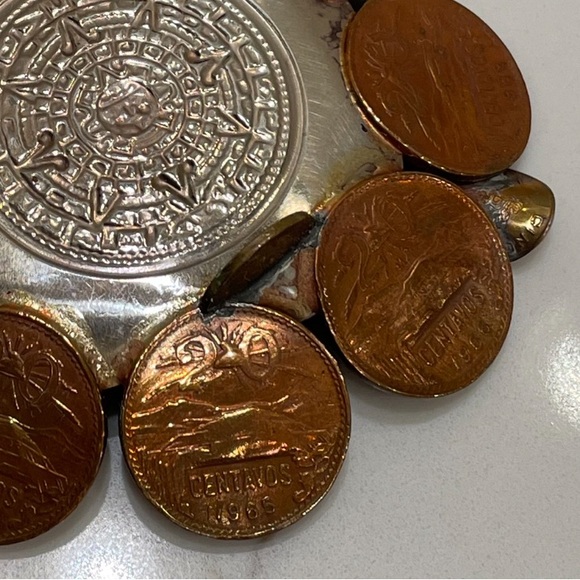 Vintage Mexican Coin 20 Centavos Metal Ashtray Made in Acapulco 1960's - Picture 5 of 7